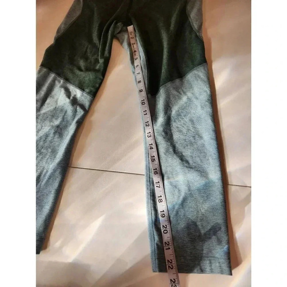 Outdoor Voices Green and Blue Tights Acticewear Size Medium. - Picture 6 of 6